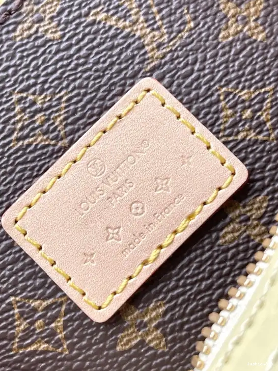 Croissant VUITTON PM LOUIS 0422